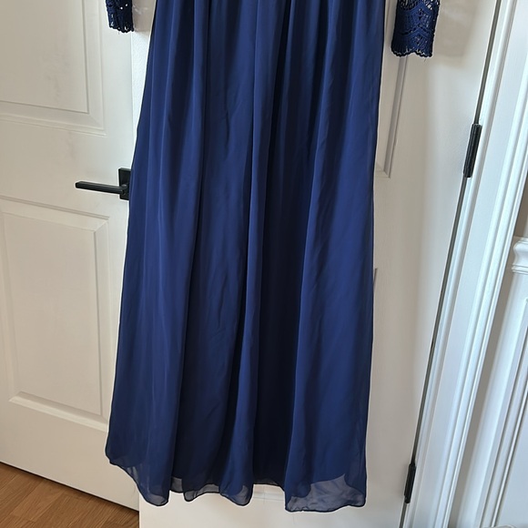 Beautiful lulus dress - Picture 2 of 4